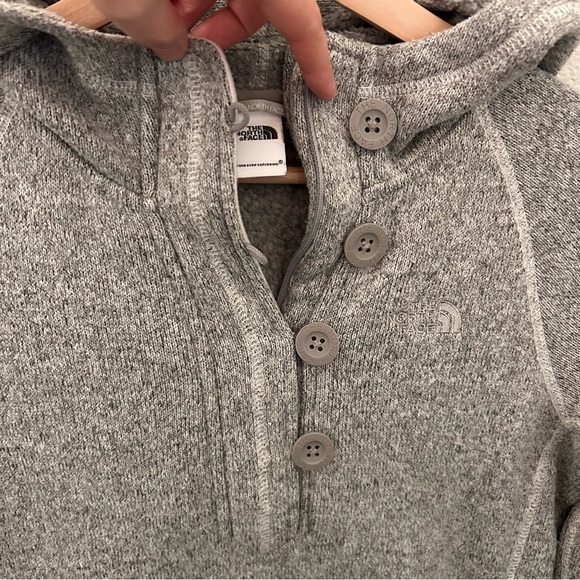 The North Face Pullover Womens Size XS Grey Hood Quarter Button Long Sleeve - Picture 3 of 13